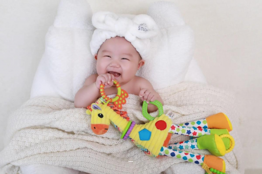 青岛三个月宝宝正确抱姿 青岛三个月宝宝正确抱姿